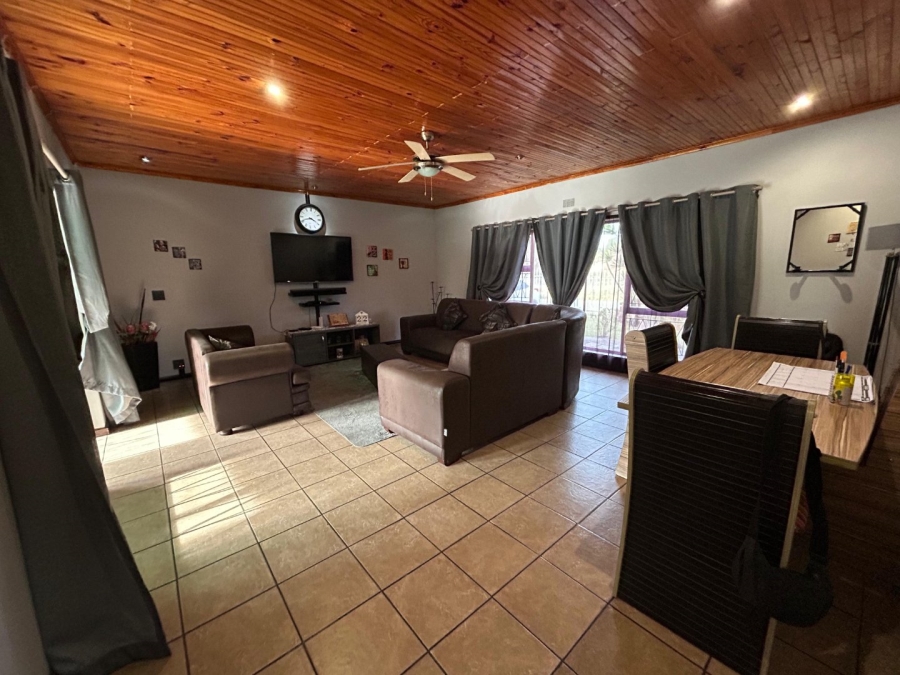 4 Bedroom Property for Sale in Heuwelkruin Eastern Cape